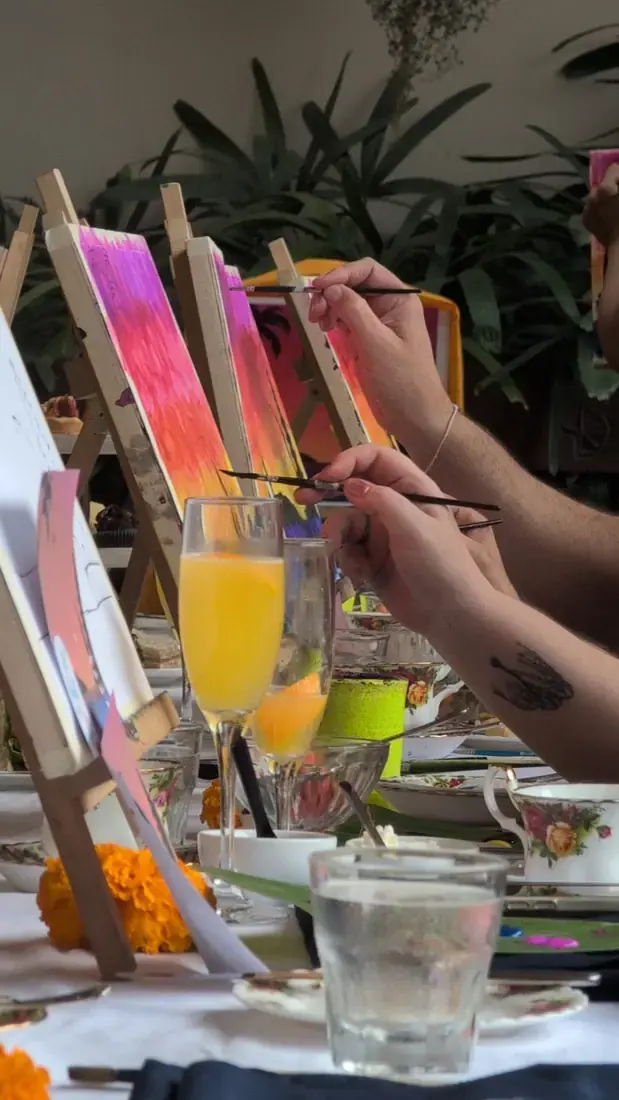 Painting workshop moment with art supplies and guests