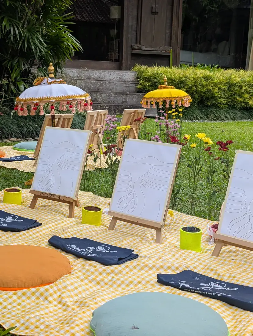 Paint and sip guests enjoying a creative party