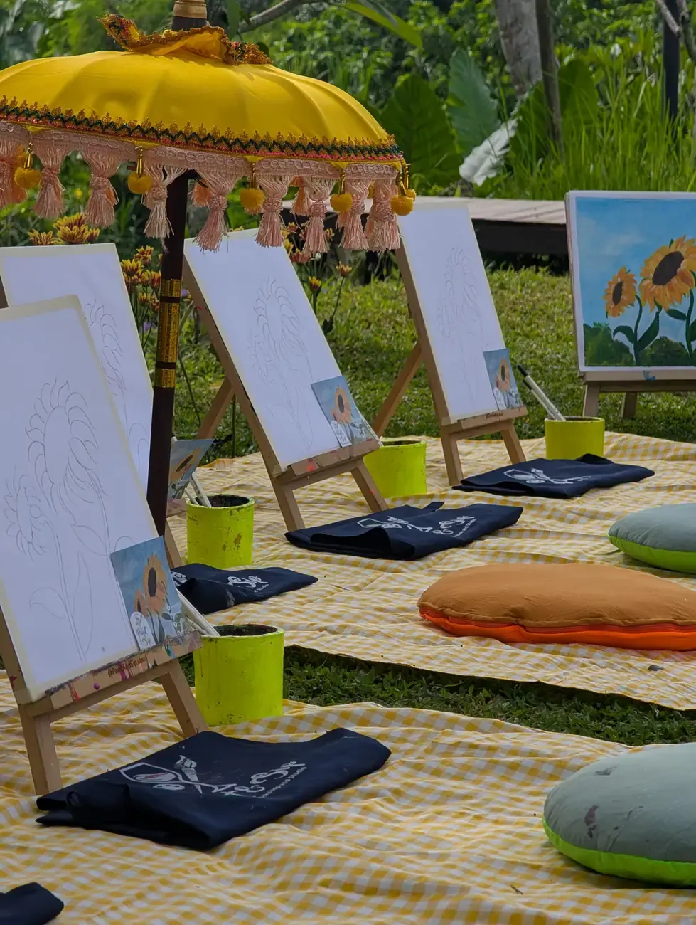 Outdoor picnic painting activity for a private Bali group