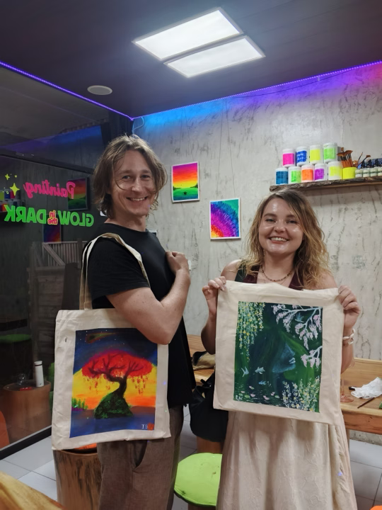 Paint and Sip Ubud creative guest moment 1