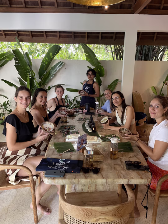 Paint and Sip Ubud creative guest moment 8