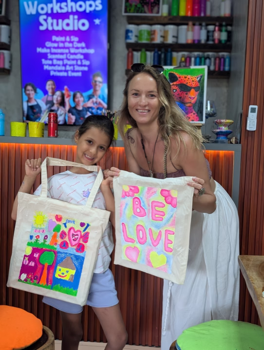Paint and Sip Ubud creative guest moment 16
