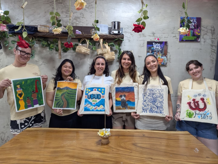 Paint and Sip Ubud creative guest moment 27